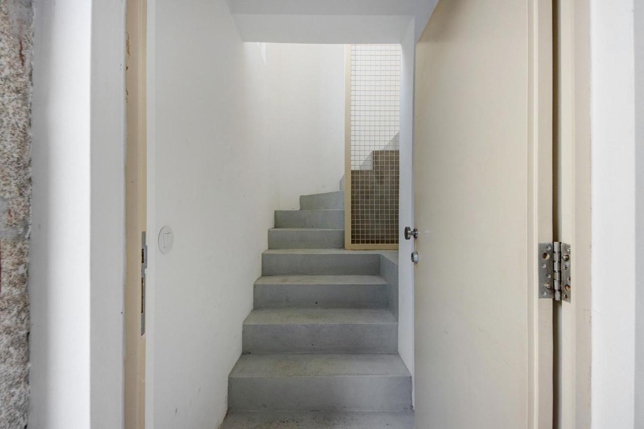 Crooked Floor House - Attic Apartamento Porto Exterior foto